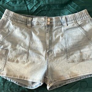 Never worn elastic waist light denim cargo shorts